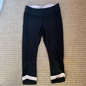 Black Lululemon cropped leggings
